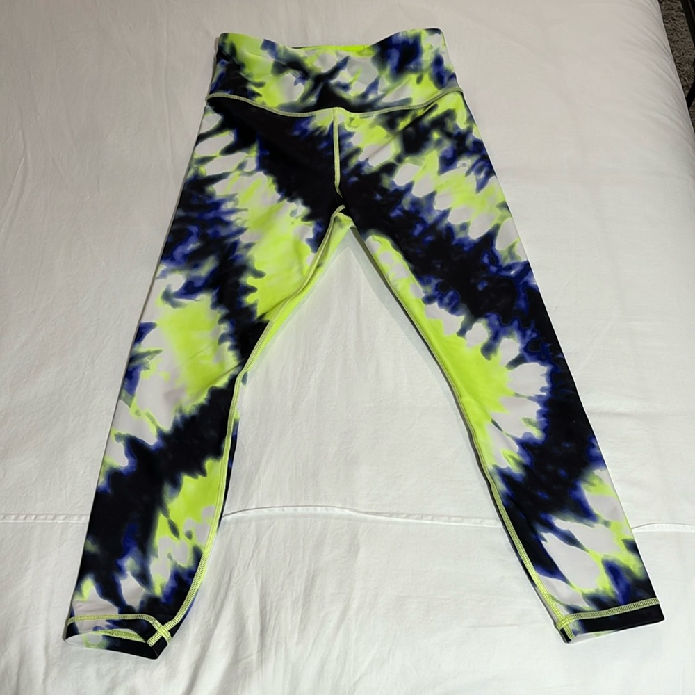 NWOT Athleta Elation tie dye 7/8 tights -small